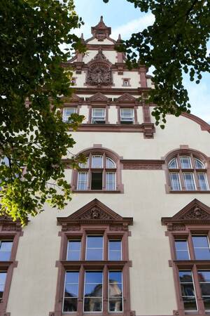 Wohnen mit besonderem Charakter - stilvolle Maisonette-Wohnung in Wiesbaden