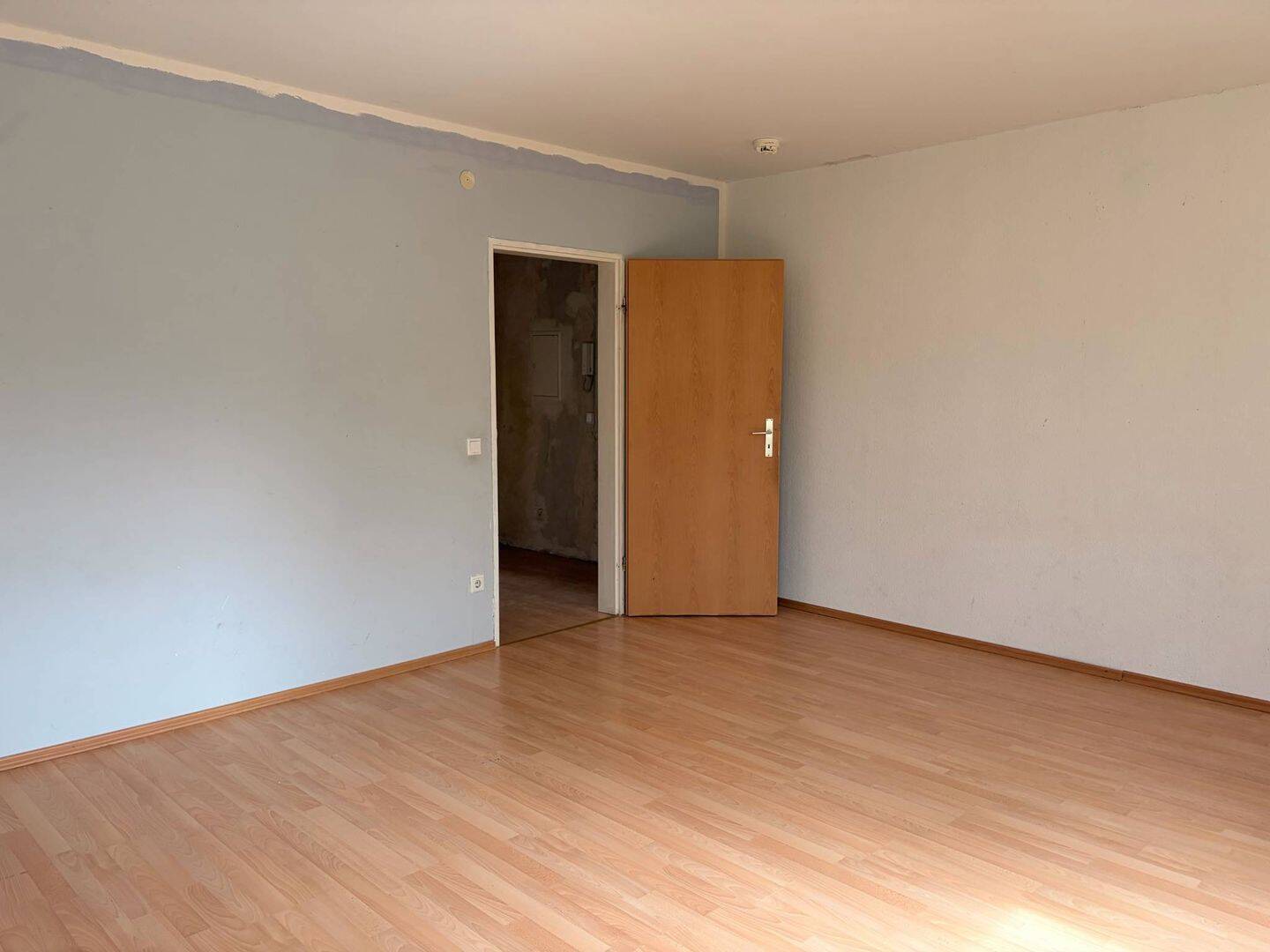 Helle 4-Zimmer-Wohnung mit BALKON und Wannenbad – Solingen – Vorschaubild 4