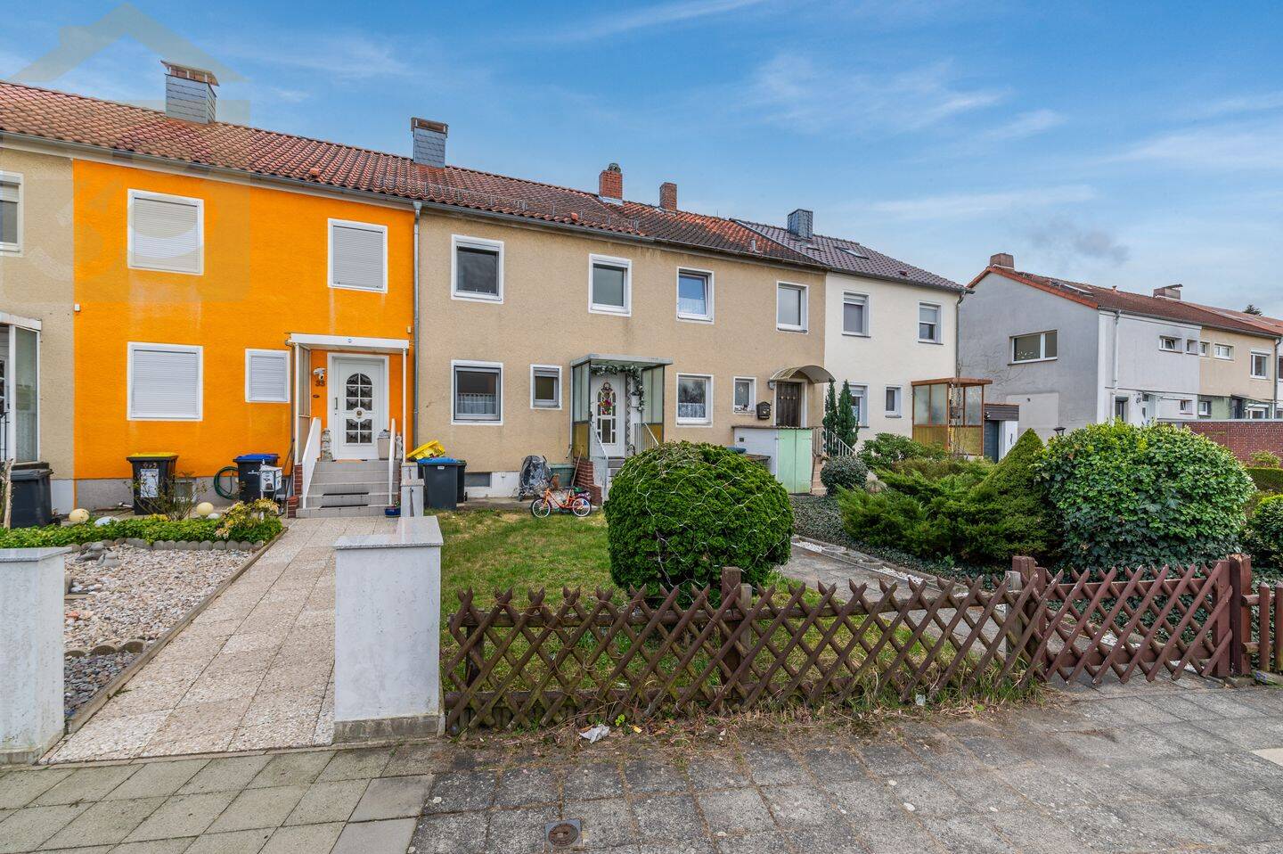 modernisiertes Reihenmittelhaus mit überdachter Terrasse in Vorsfelde! Mein Haus = Mein Partner! – Wolfsburg – Vorschaubild 2