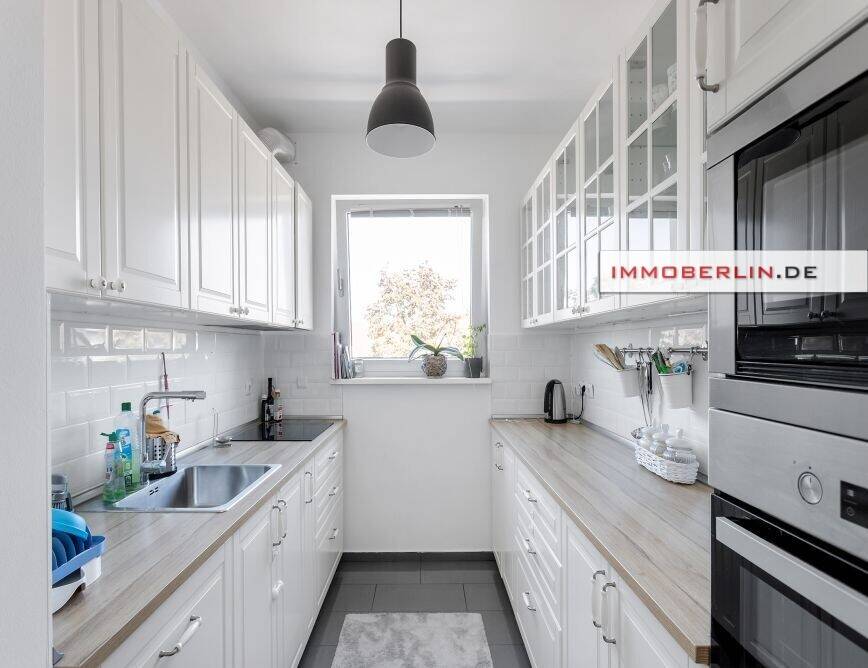 IMMOBERLIN.DE - Geschmackvoll kernsanierte Wohnung mit Loggia & Pkw-Stellplatz – Berlin – Vorschaubild 3