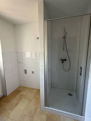 Eigener 314 m² Garten: Renovierte 4-Zimmer-Eigentumswohnung mit 2 Balkonen, provisionsfrei – 93049 Regensburg – Vorschaubild 4