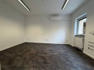 Seltene Gelegenheit: Kernsaniertes Zweifamilienhaus plus Baurecht für 3 weitere Einheiten – 60435 Frankfurt am Main – Vorschaubild 9