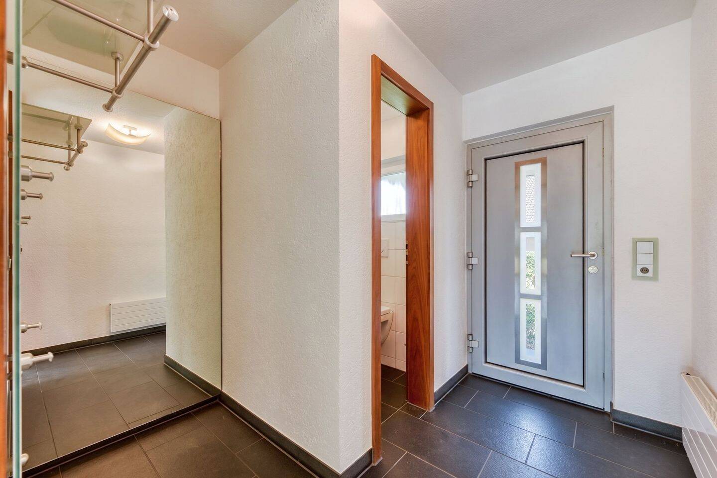 +++ 1-Familien-Reihen-Eckhaus - frisch renoviert & teilmodernisiert - inklusive Einbauküche & Garage +++ – Möglingen – Vorschaubild 9