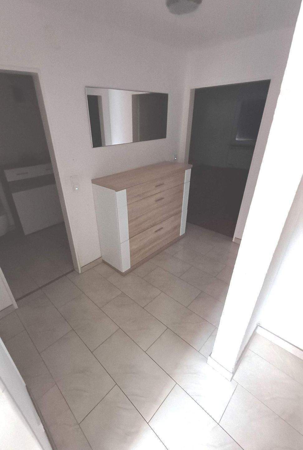 3-Zimmer-Wohnung mit Balkon, moderner Einbauküche und Fussbodenheizung in zentraler Südstadtlage von Nürnberg – Nürnberg – Vorschaubild 5