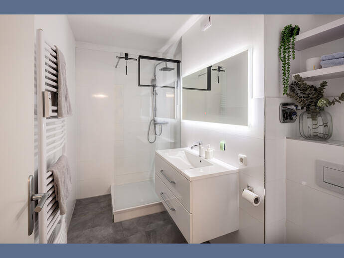 Möbliert: Sehr schöne und moderne Wohnung in ruhiger Lage – München – Vorschaubild 9