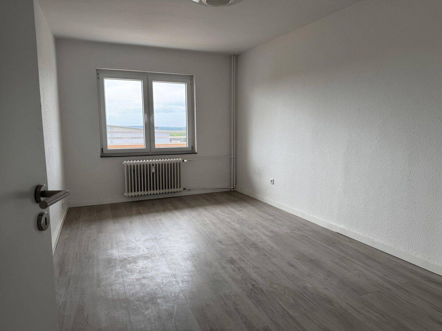 Ruhig wohnen mit Aussicht - 2-Zimmer-Wohnung im 6. OG mit Aufzug