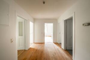 Erstbezug nach Komplettsanierung - Familienfreundliche 4-Zi-Wohnung mit Loggia mitten in Esslingen – 73728 Esslingen am Neckar – Vorschaubild 4
