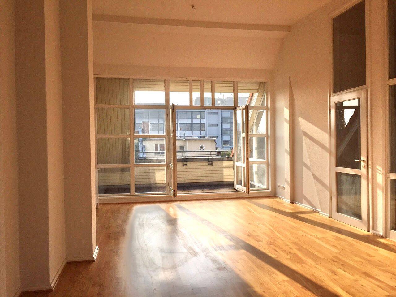 Tolles Dachgeschoss mit Terrasse und Aufzug in begehrter City Lage – Berlin – Vorschaubild 3