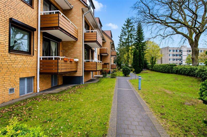 In absoluter Ruhe Wohnen: 4-Zimmer-Wohnung mit 2 Loggien und TG-Stellplatz! – Hamburg – Vorschaubild 2