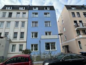 Gepflegtes Mehrfamilienhaus mit 5 Wohnungen und 4 Garagen in Lübeck- St. Lorenz-Nord