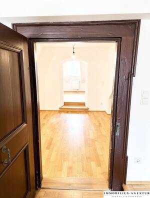 Altstadtjuwel nahe der Steinernen Brücke - Attraktive 3,5-Zimmer-Eigentumswohnung in Regensburg – 93047 Regensburg – Vorschaubild 2