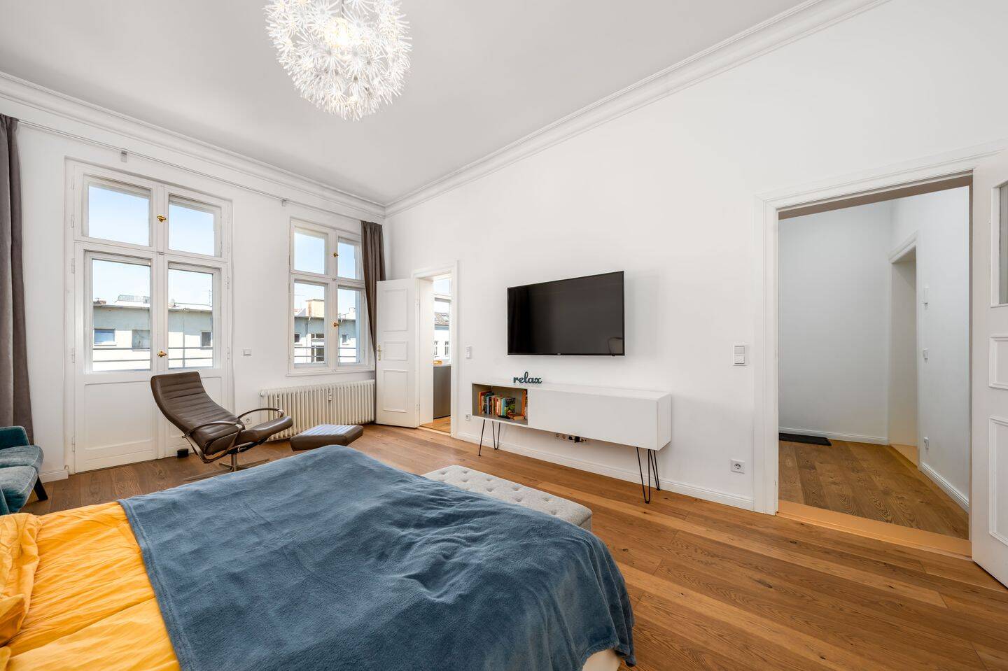 Voll möbliertes City-Apartment in modernisiertem Altbau - 4. OG mit Balkon & Fahrstuhl – Berlin – Vorschaubild 3