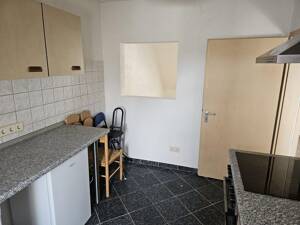 Top-Anbindung & WG-geeignet: Helle 2.5-Zi-DG-Wohnung mit EBK in Stgt-Bad Cannstatt – 70372 Stuttgart – Vorschaubild 2