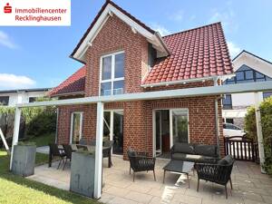 Neuwertiges, freistehendes KfW-Einfamilienhaus (Bj. 2016) mit schönem Grundstück und Carport in Dortmund-Brackel