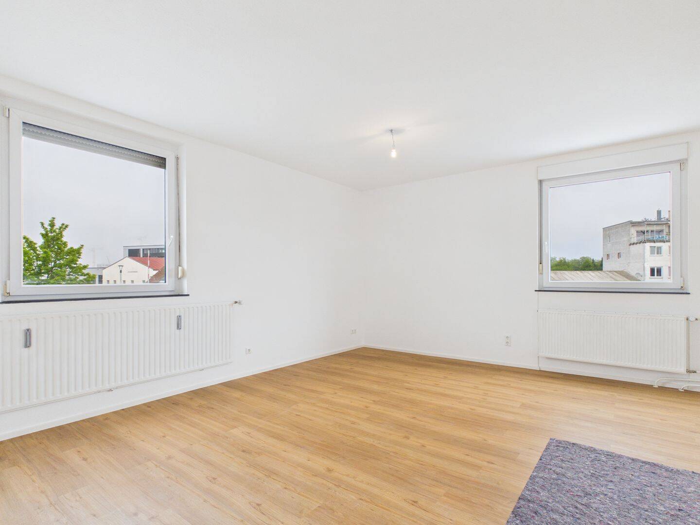 Wohnen mit Charakter: 4-Zimmer-Wohnung mit Hausmeistertätigkeit in Neu-Ulm – Neu-Ulm – Vorschaubild 3