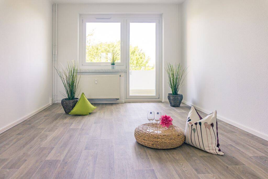 Familienwohnung mit Balkon und Blick ins Grüne – Chemnitz – Vorschaubild 2