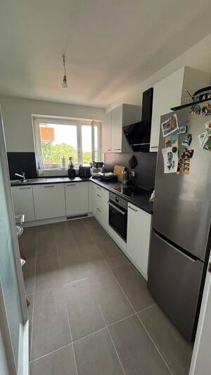 Neues Familien-Zuhause! Modernisierte 4 Zimmer mit Einbauküche Umlaufbalkon, 2 neue Bäder, Aufzug – 50968 Köln – Vorschaubild 9