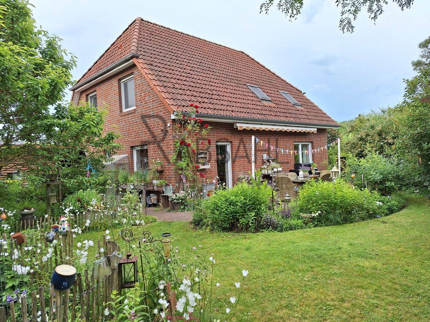 Traum für Familien: Gepflegtes Einfamilienhaus mit schönem Garten und Doppelcarport in Bienenbüttel – Bienenbüttel – Vorschaubild 3
