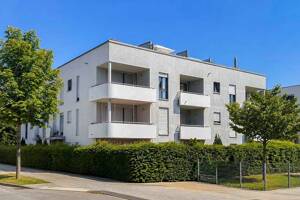 Moderne und Helle 2 Zimmer Wohnung in schöner Anlage mit Süd-Loggia und TG!