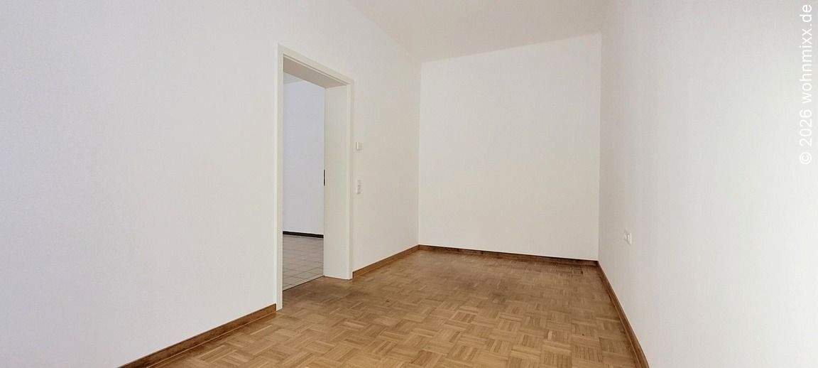 Wohlfühlen im Erdgeschoss: Fußbodenheizung, Balkon & Tageslichtbad mit Wanne und Dusche – Chemnitz – Vorschaubild 4
