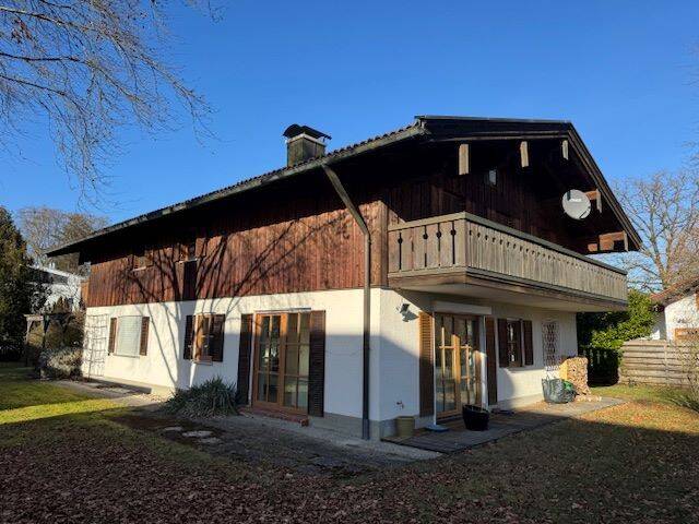 Seltene Gelegenheit: Traumhaftes, großes Landhaus mit herrlichem Garten. Absolut ruhige Lage – Gauting – Bild 1 von 9