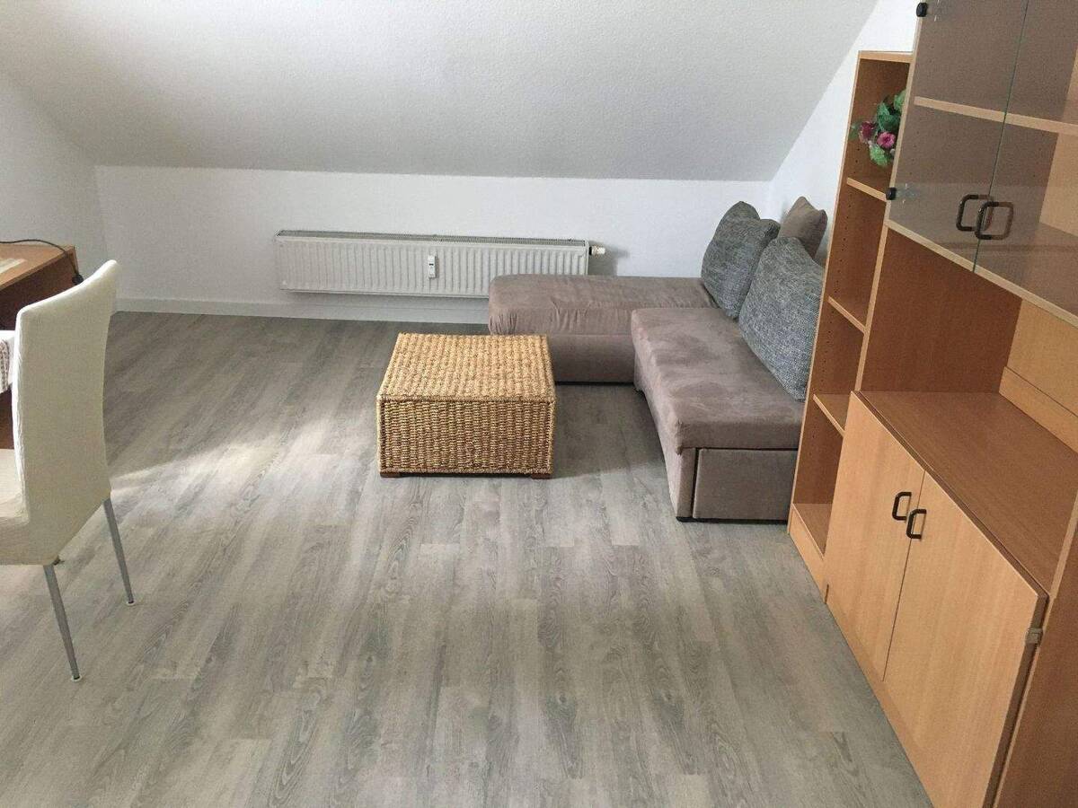Möblierte 2 RW. 53qm. für 1 Person, evtl. Wochenendheimfahrer – 1159 Dresden – Bild 1 von 8