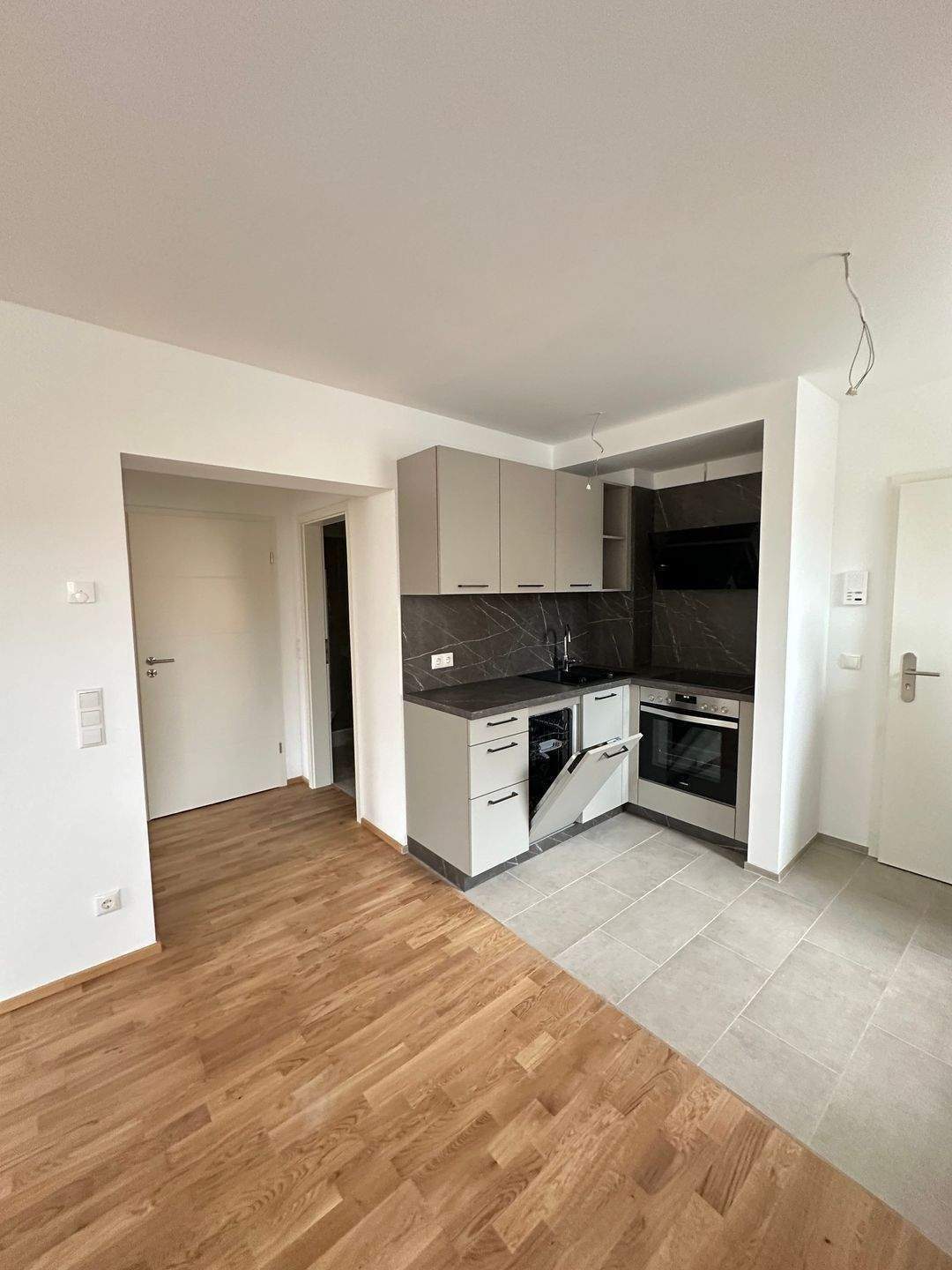 2 Zimmer mit Einbauküche und Stellplatz – Coswig – Vorschaubild 2