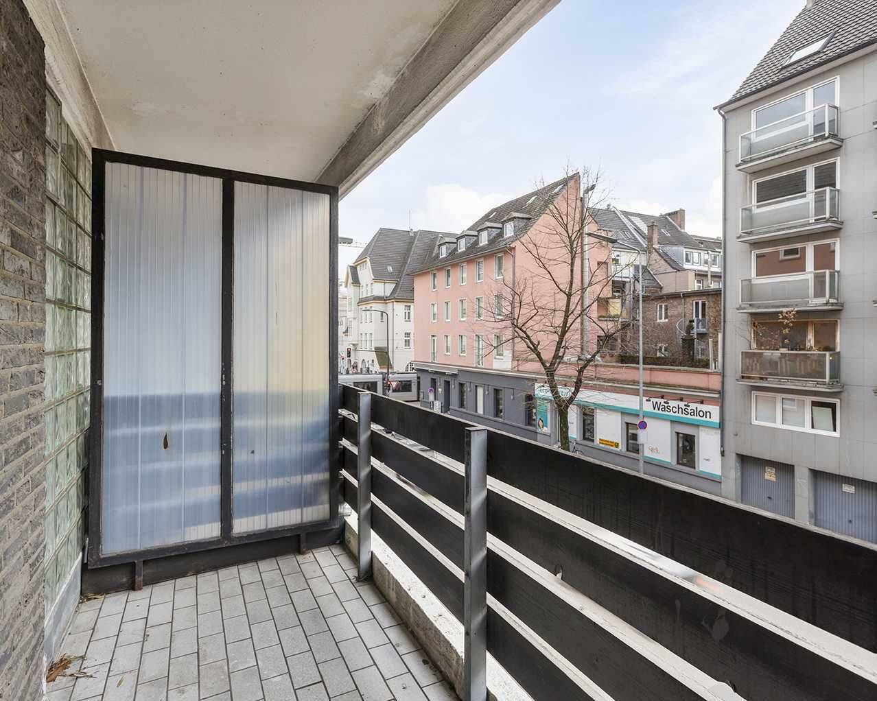 Ideal aufgeteilte 2-Zimmer-Wohnung mit zwei Loggien und Aufzug in Düsseldorf-Pempelfort – Düsseldorf – Vorschaubild 6