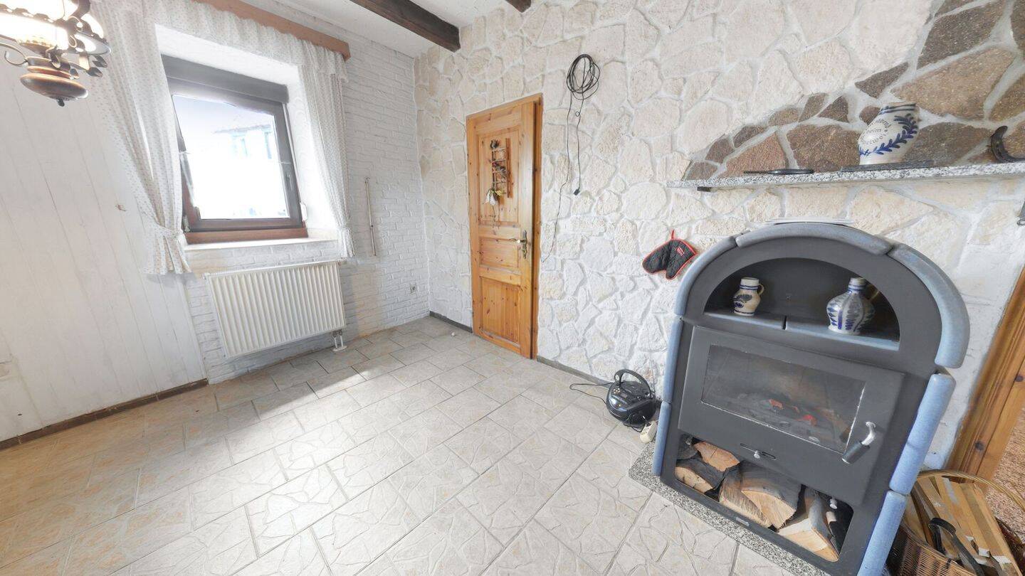 Freistehendes Einfamilienhaus mit Charakter, Kamin und Werkstatt - ruhiges Wohnen mit Charme – Ettringen – Vorschaubild 9