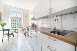 ? Seltenes Altbaujuwel im Helmholtzkiez - Stuckverzierte 3-Zi.-Whg mit Süd-Erker, Flügeltüren & EBK – 10435 Berlin – Vorschaubild 4