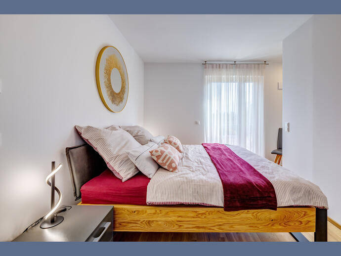 Möbliert: Helle Neubauwohnung mit idealem Schnitt und Balkon – München – Vorschaubild 3