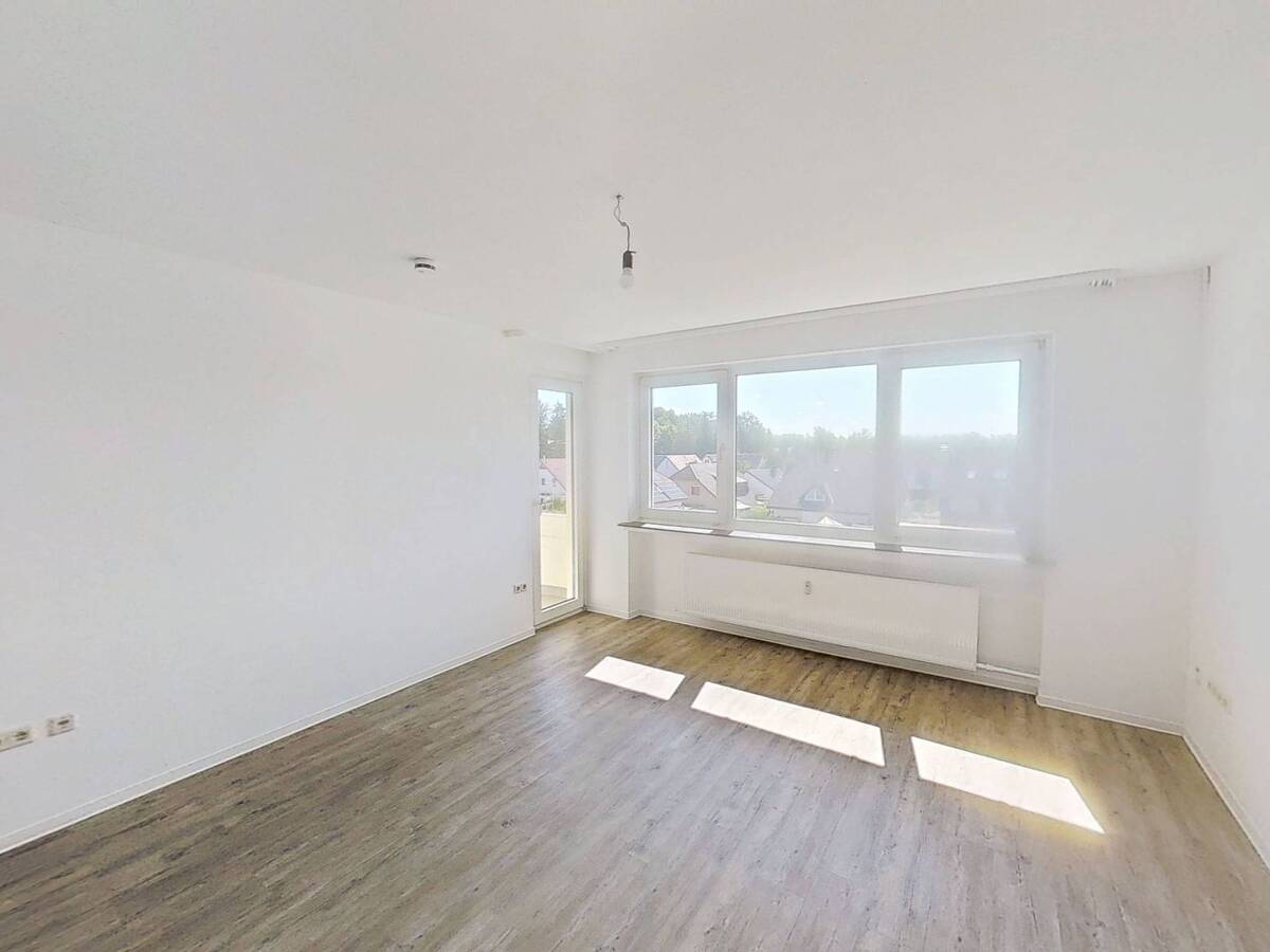 Große 3-Zimmer-Wohnung mit BALKON und viel Lichteinfall – 33104 Paderborn – Bild 1 von 9