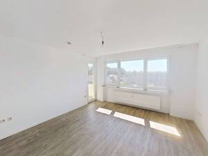 Große 3-Zimmer-Wohnung mit BALKON und viel Lichteinfall