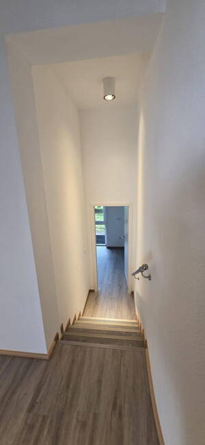 Stilvolle Split-Level-Loftwohnung mit Garten in sanierter Fabrik mit TG Stellplatz – 40489 Düsseldorf – Vorschaubild 9