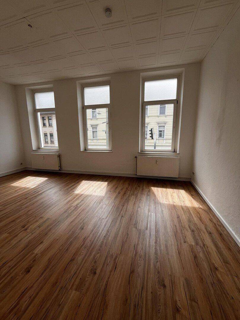 Frisch renoviert: Großzügige, helle 3-Zimmer Wohnung im Herzen Krefelds