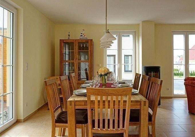 Ferienhaus mit 4 Schlafzimmer großes Grundstück Sauna zwei Bäder zum SCHNÄPPCHENPREIS – Glowe – Vorschaubild 5