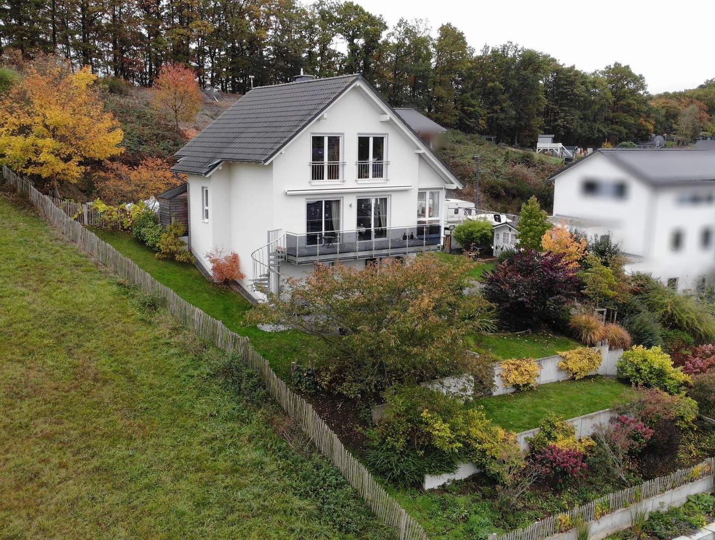 Neuwertiges Einfamilienhaus mit Blick über das Sauerland – ideal für Paare und kleine Familien – Meschede – Bild 1 von 9
