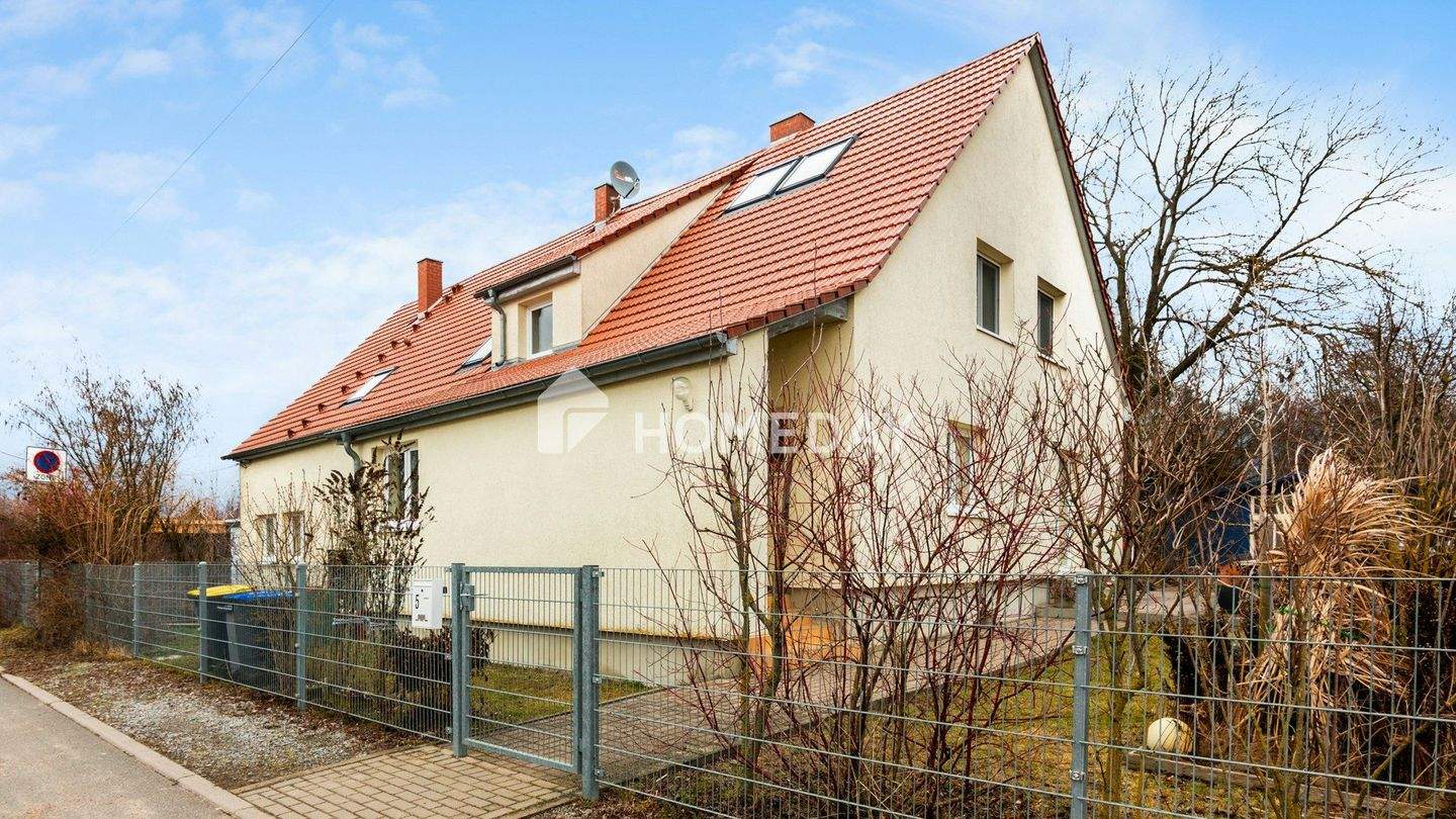 Charmantes Architektenhaus mit 2 Wohneinheiten, Garage & 3 Stellplätzen (KfW-85) – Erfurt – Bild 1 von 9