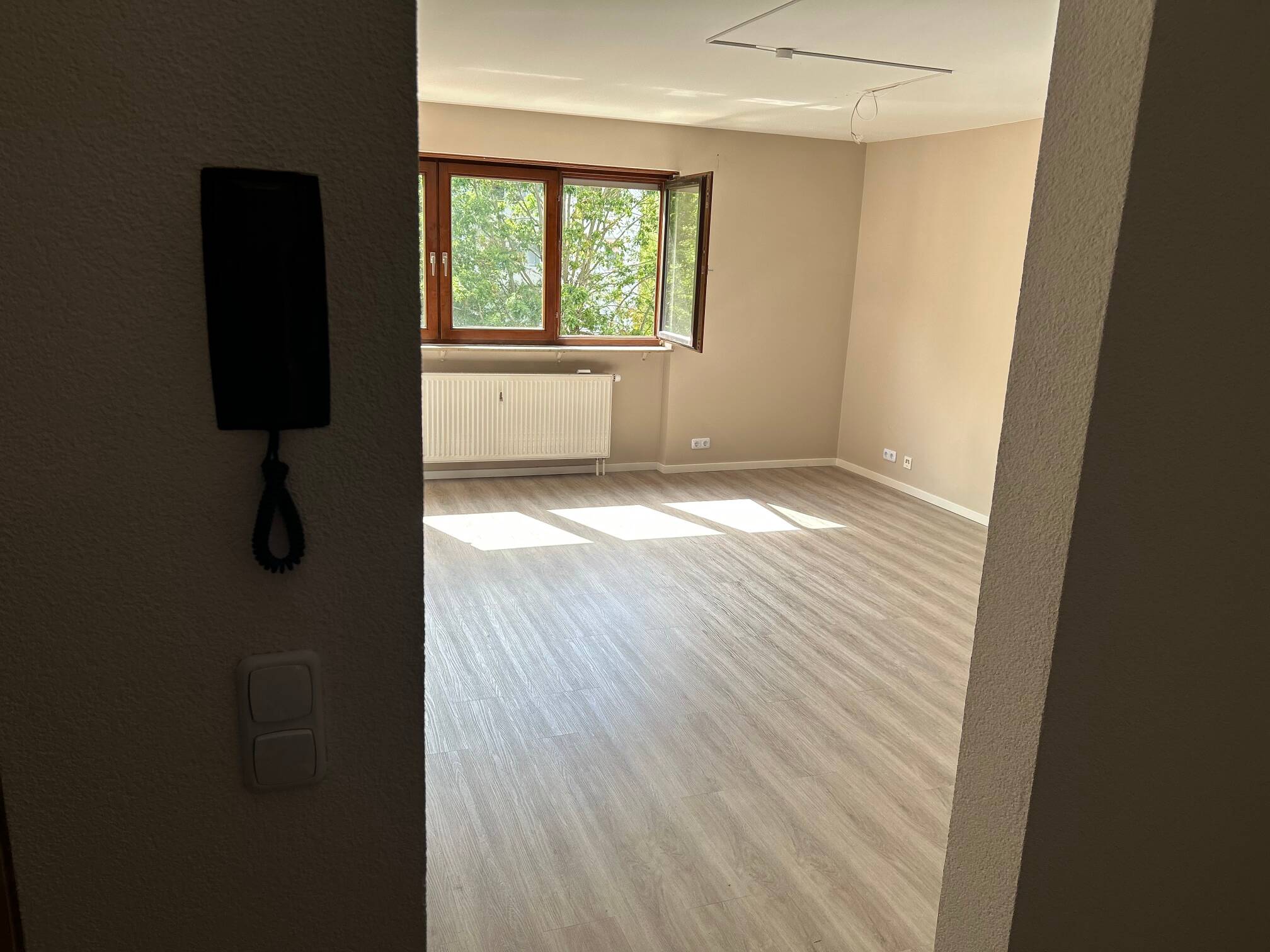 Schöne renovierte 2-Zimmer Wohnung (48qm) mit Balkon und EBK – Pforzheim – Vorschaubild 2