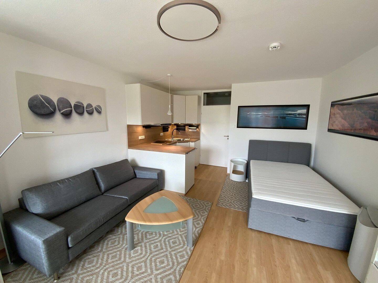 Hochwertig voll möblierte 1-Zimmer-Wohnung mit Balkon in München-Bogenhausen – München – Vorschaubild 7