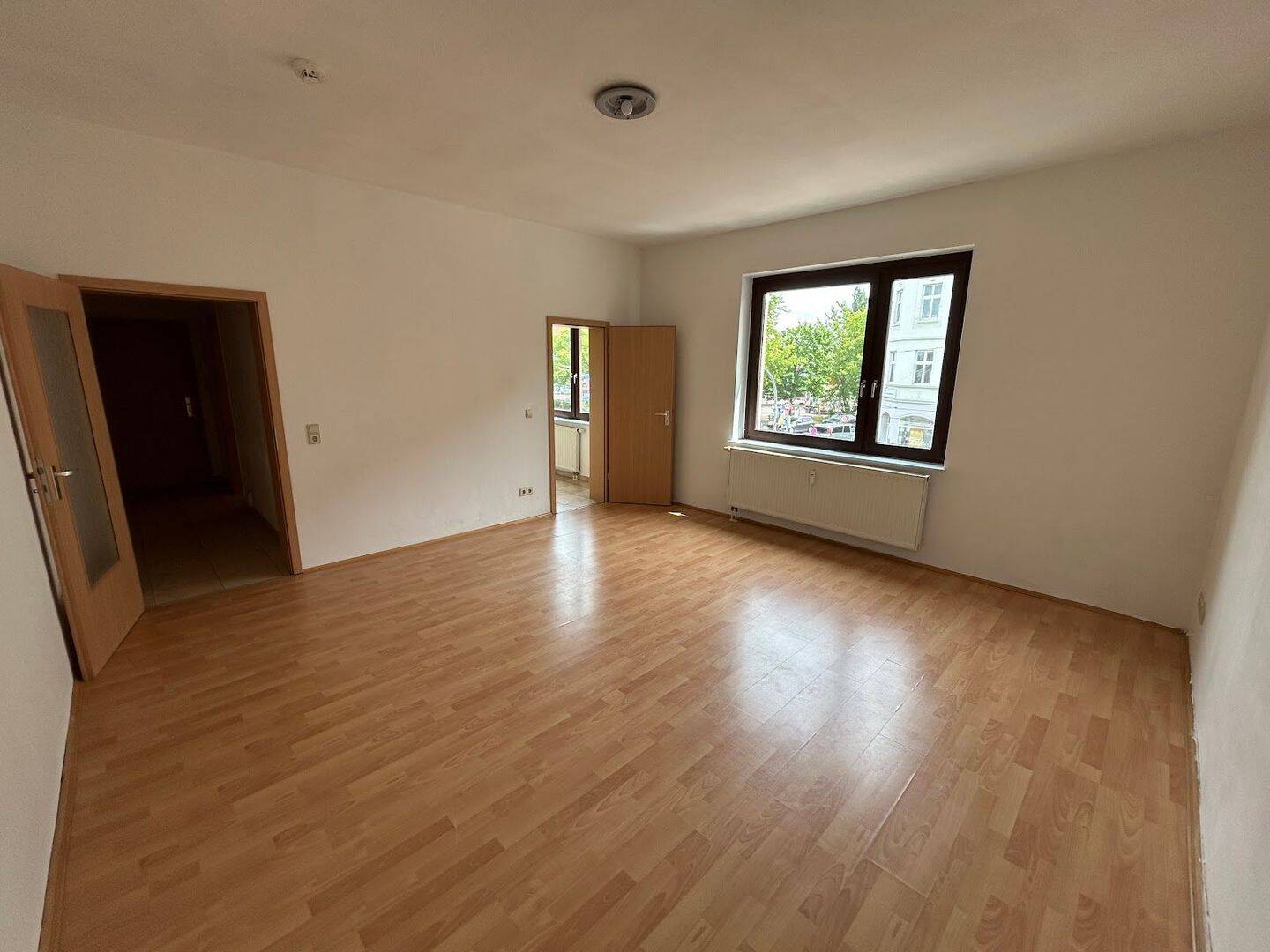 Geräumige 1-Zimmer-Wohnung mit Einbauküche!