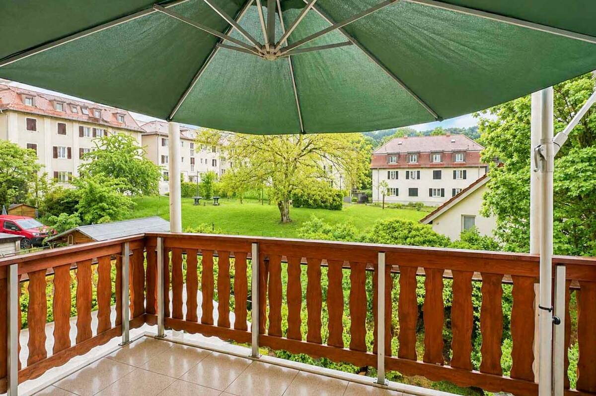 Charmante Altbauwohnung mit grünem Balkon & hohen Decken – 70435 Stuttgart – Bild 1 von 9