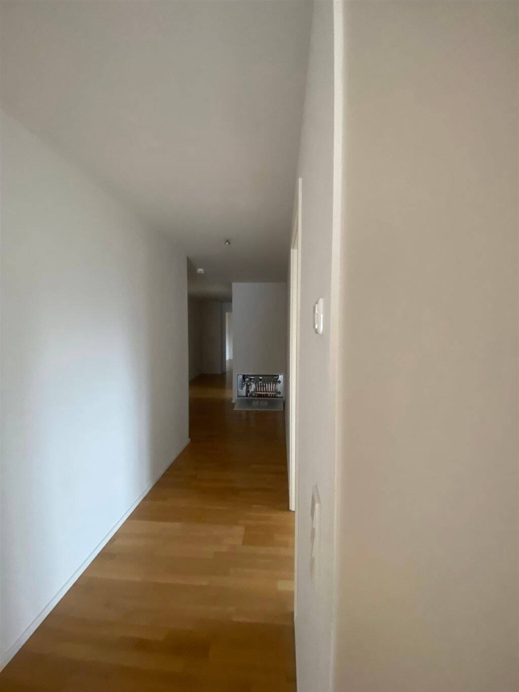 Schöne,helle, Erdgeschosswohnung mit großer Terrasse, EKB, 2x Bäder, Kellerraum – Stuttgart – Vorschaubild 2
