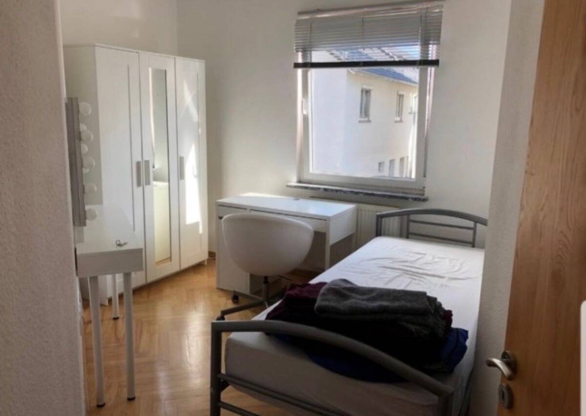 3 FREIE WG Zimmer in neu renovierten Wohnung zu vermieten – 70563 Stuttgart – Bild 1 von 5