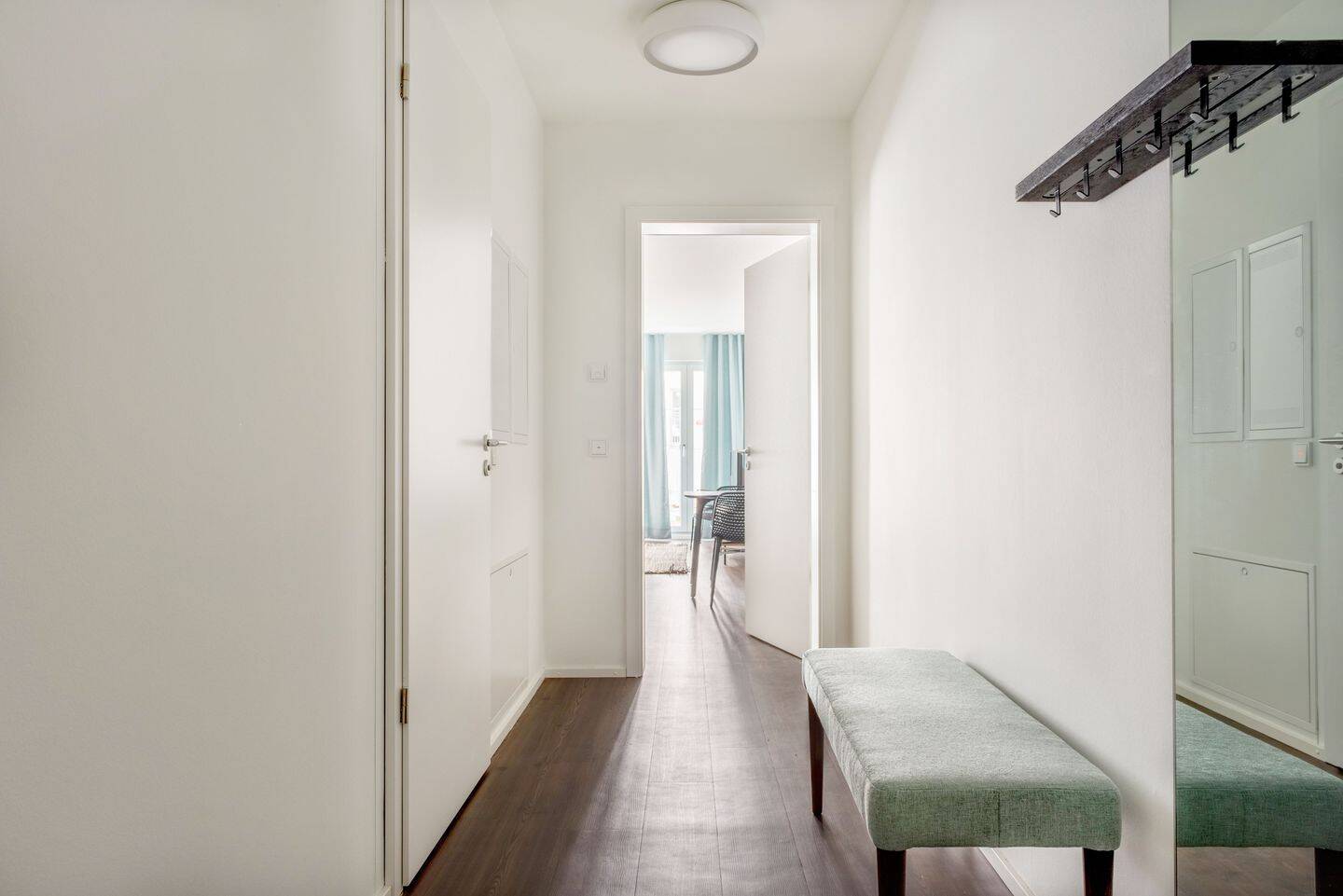 SCHWABING: Möbliertes 1-Zimmer-Apartment mit Balkon! – München – Vorschaubild 3