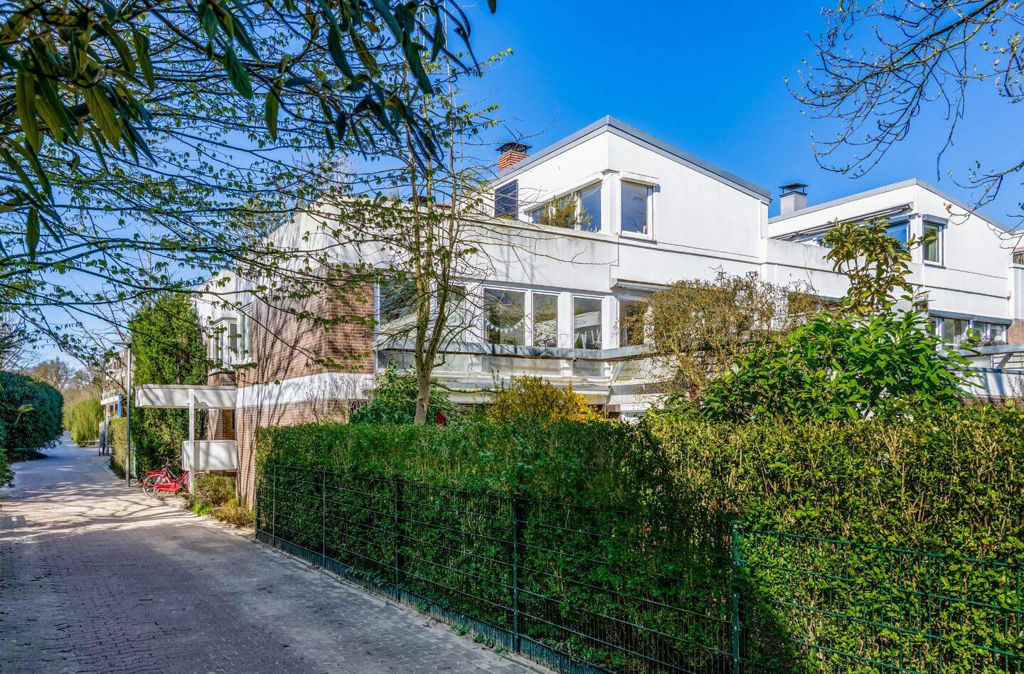 Mehr als nur Wohnen: Ihr neues Zuhause mit Garten, Spa & maritimem Charakter