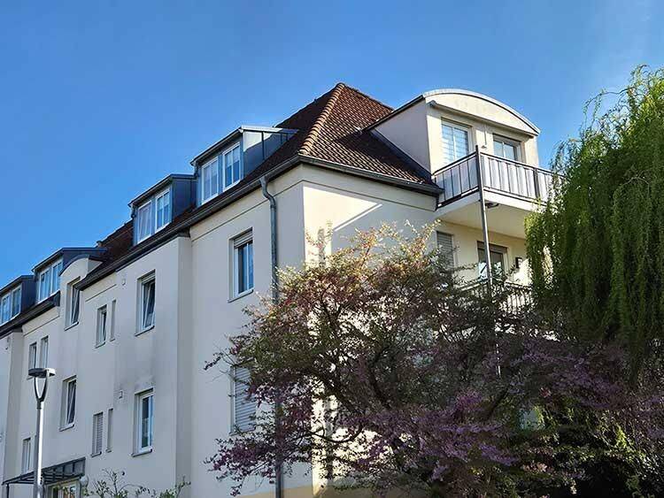 Grüne Stadtrandlage, Weitblick, Dachgeschoss, Balkon, Wanne, Dusche ... – Dresden – Vorschaubild 2