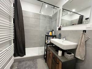 Wohnen im Grünen: helle 3 Zimmer + Süd-West-Balkon, kompakter Schnitt, neues Bad, Gäste-WC, Aufzug – 50968 Köln – Vorschaubild 3