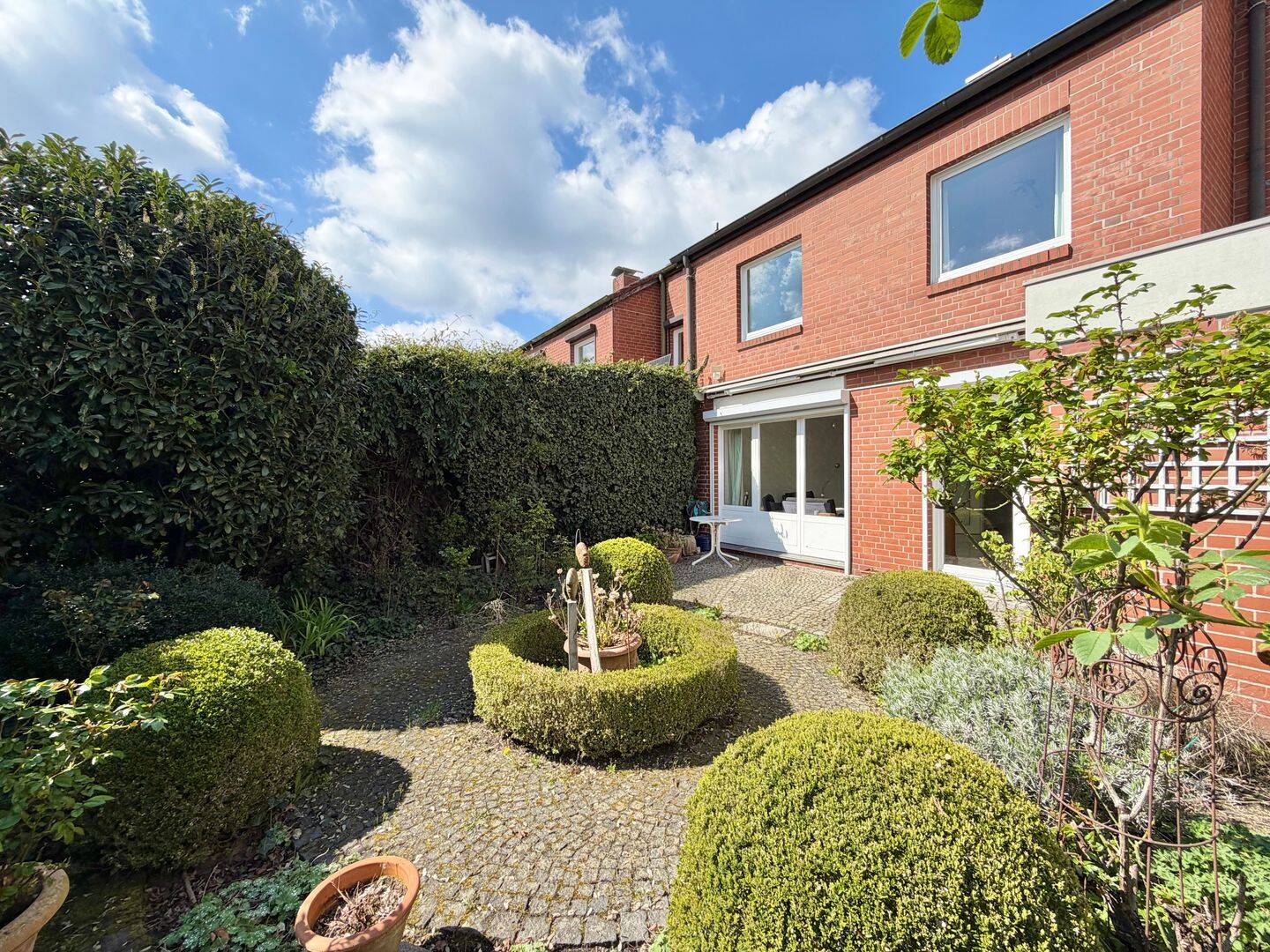 Außergewöhnliches Reihenhaus mit Platz für die Familie, Homeoffice u. Gartenidylle in guter Lage – Hannover – Vorschaubild 2
