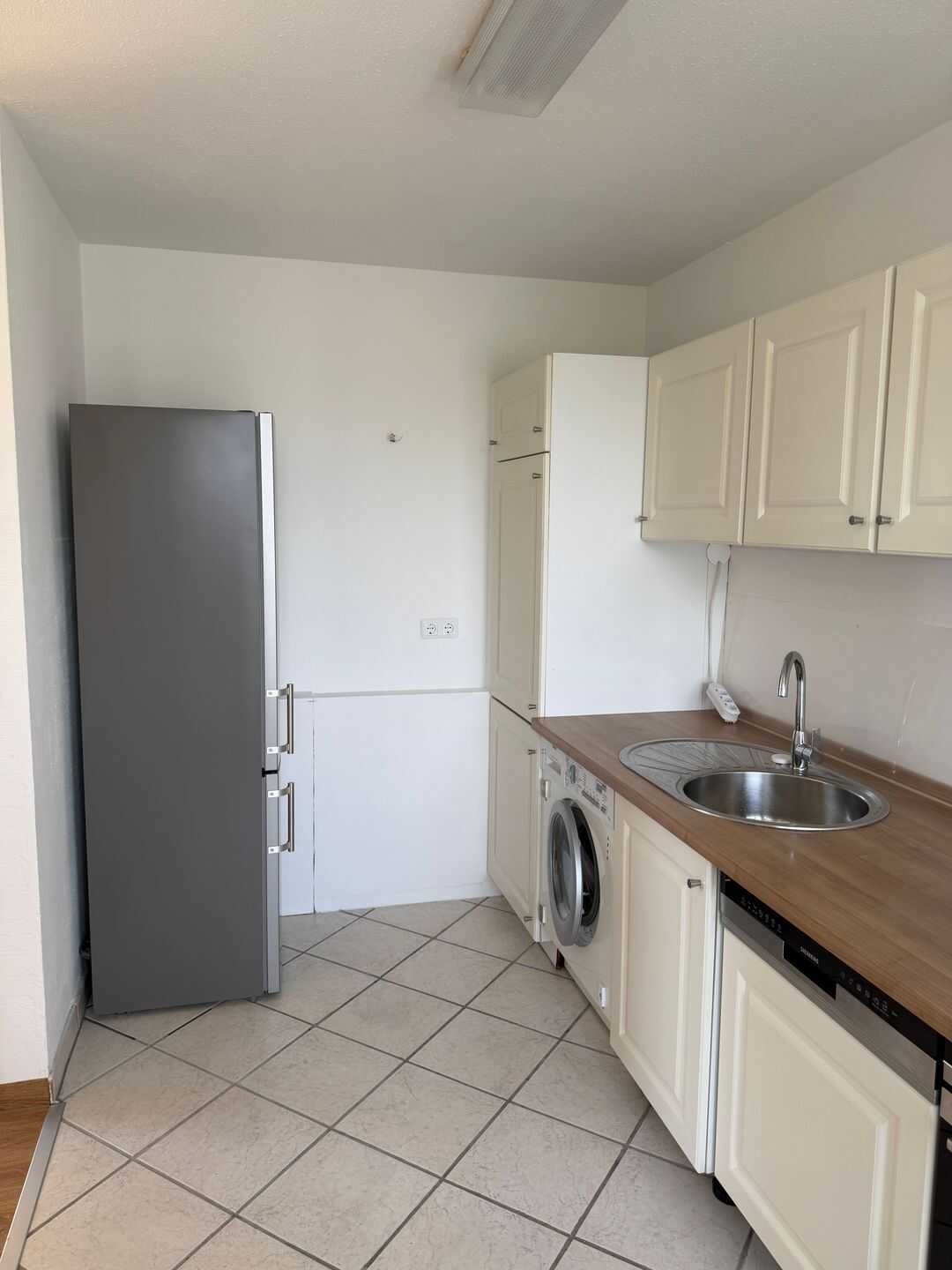 Stilvolle 2-Zimmer-Wohnung mit Balkon und Einbauküche in Nürnberg – Nürnberg – Vorschaubild 9